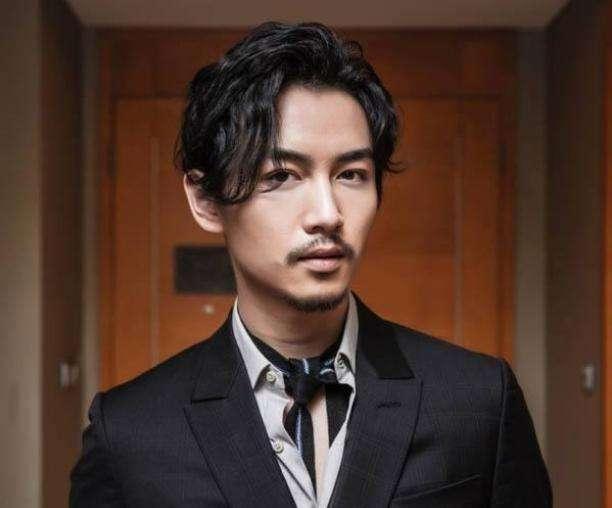 李俊赫整容前后，重塑形象的转变与内在力量的展现