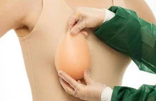 乳房上提整形的艺术重塑与女性自信重塑