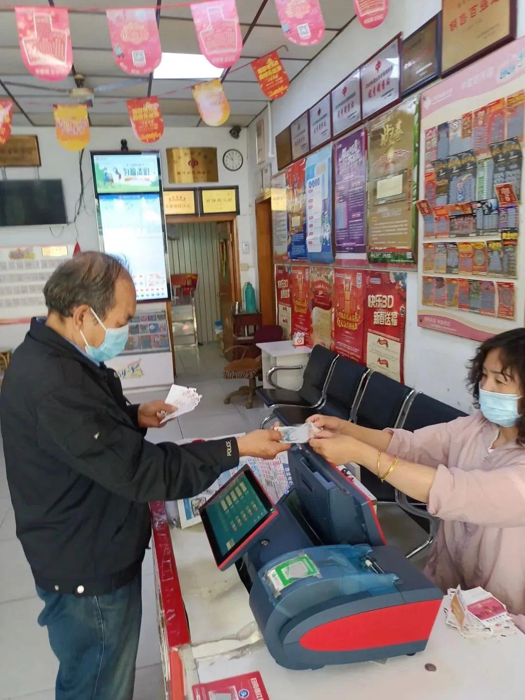七乐彩中了三个号码，幸运背后的故事与启示