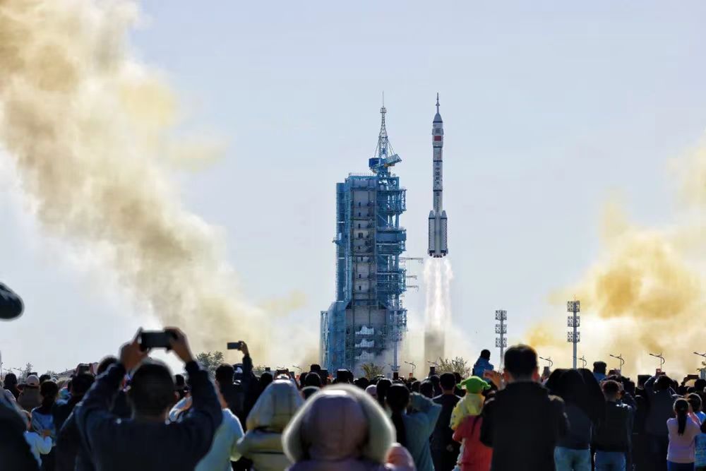 神舟十七号，发射与返回的壮丽篇章