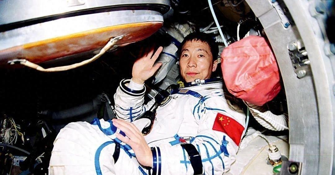 神舟十五号航天员邓清明的辉煌之旅