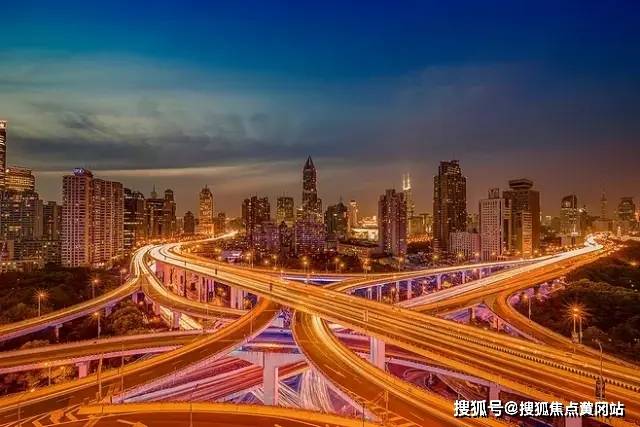 左岸春风一语断蓝，蔚然成风的诗意世界
