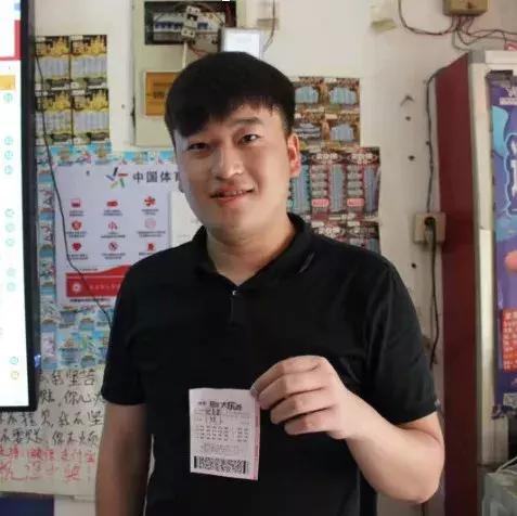 大乐透中4 0多少钱，揭秘彩票背后的故事